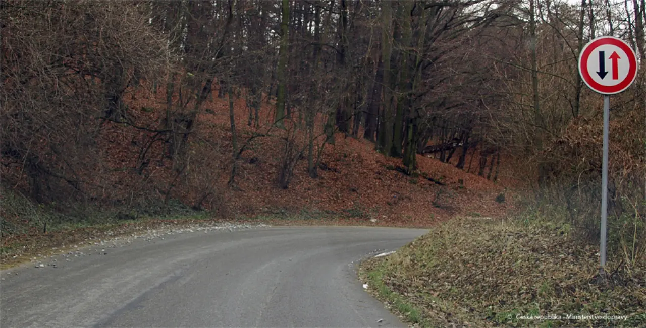 Značka P 7 Přednost protijedoucích vozidel
