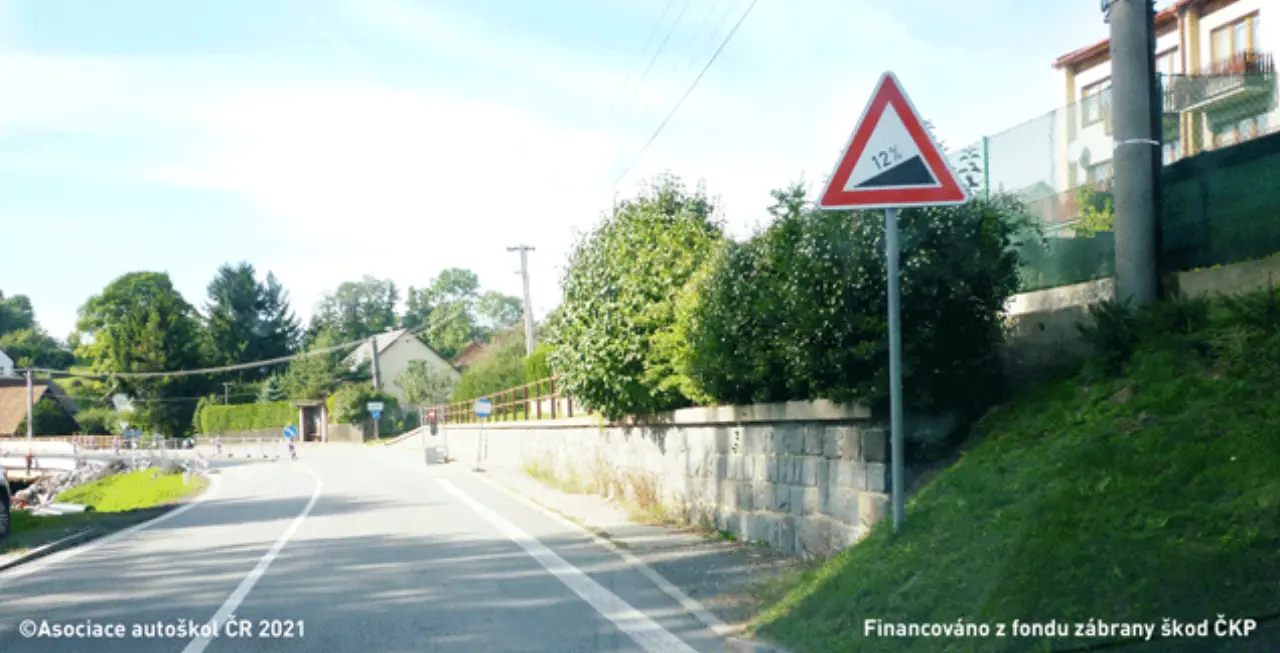 Značka A 5b Nebezpečné stoupání